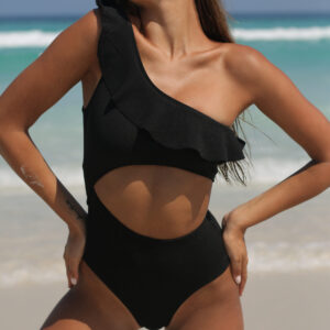 1. Zwart strand voorkant